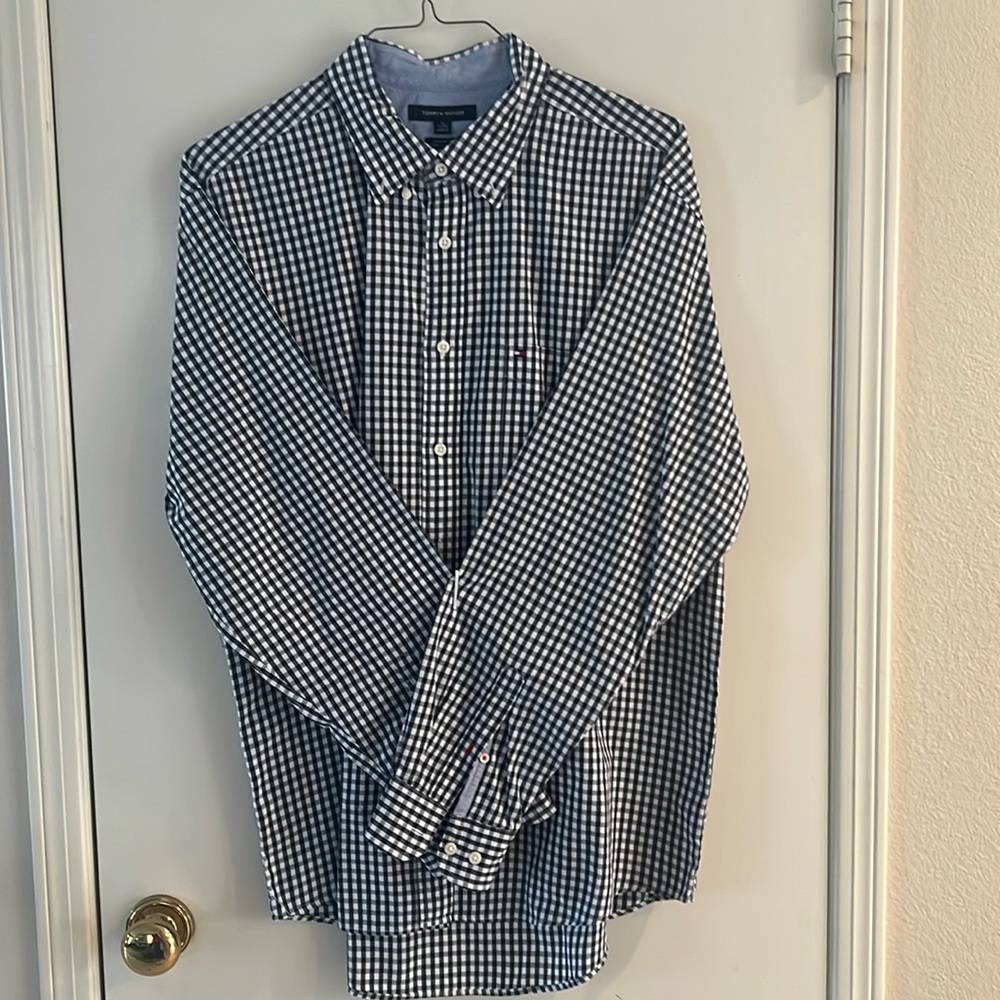 Tommy Hilfiger Classic Fit Men’s Button Down Dress Shirt 100% Cotton